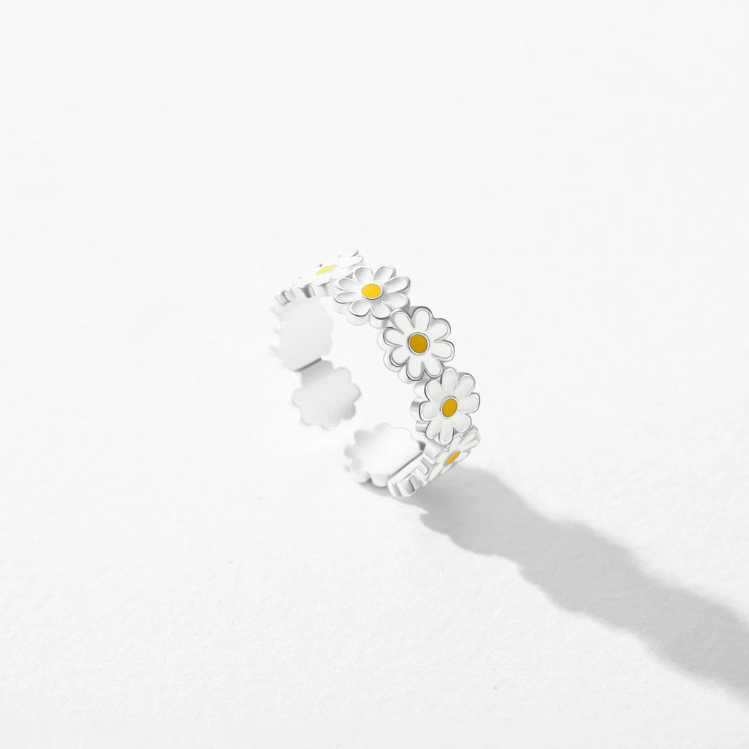 Exquisite Olivia Sterling Silver Daisy Enamel Ring