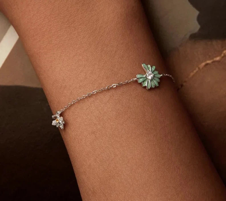 Daisy Bee Symbol Bracelet